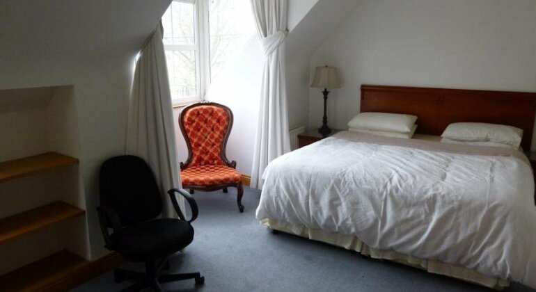 Acton Lodge Guesthouse - Photo4