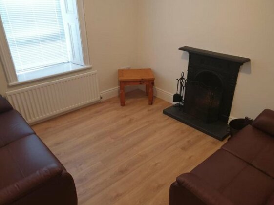 Newly refurbished 3 Bed House close to city st Brigid st - Photo3
