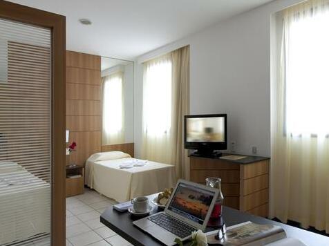 Quality Hotel & Suites Morrison's I - Photo5