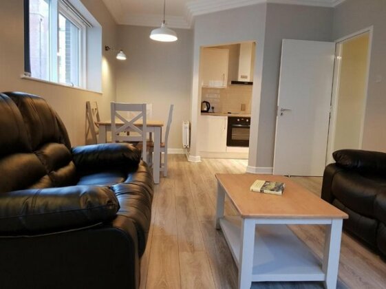 2 Bed Apartment Near The 3 Arena Sleeps 4 - Photo2