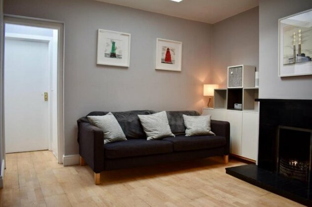2 Bedroom Cottage In Central Dublin - Photo2