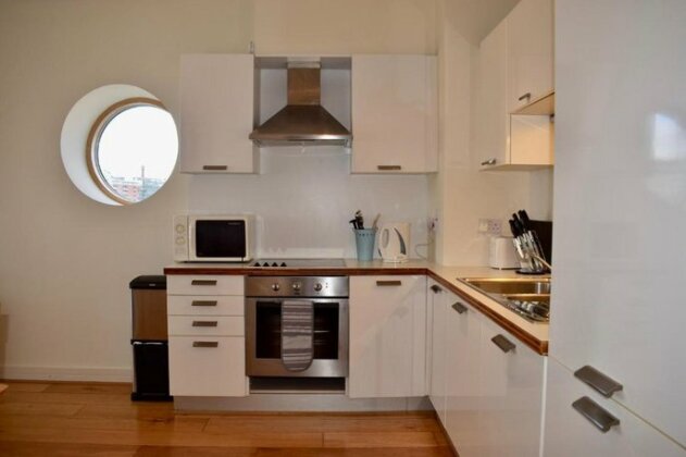 2 Bedroom Flat By The Canal - Photo2