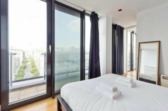 3 Bedroom Apartment In Dublin Docklands - Photo4