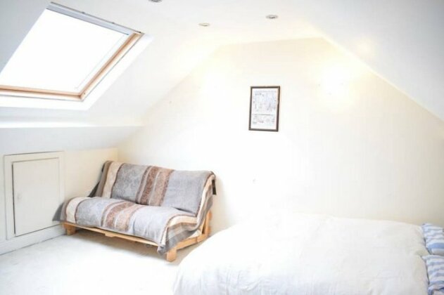 5 Bedroom House In Drumcondra Sleeps 10 - Photo3