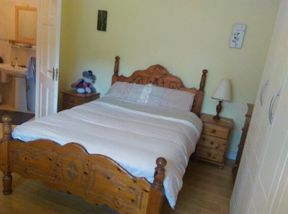 Homestay - large double bedroom own bathroom - Photo2