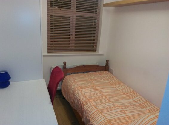 Homestay - large double bedroom own bathroom - Photo4