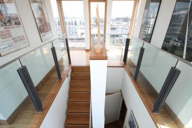 Magnificent Dublin Penthouse With Waterside Views - Photo3