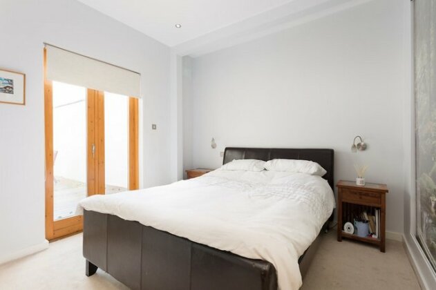 Modern 2 Bedroom Dublin Home - Photo4