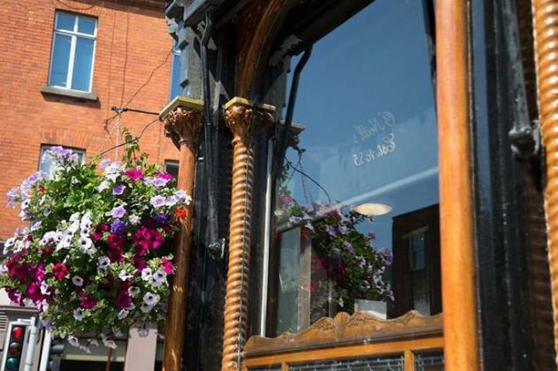 O'Neills Victorian Pub & Townhouse - Photo2