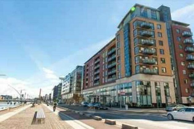 Sunny Apartment off Grand Canal Square Dublin 2