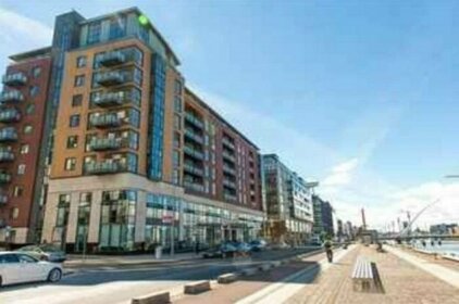 Sunny Apartment off Grand Canal Square Dublin 2
