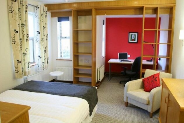 Brennan Court Guest Accommodation - Photo4
