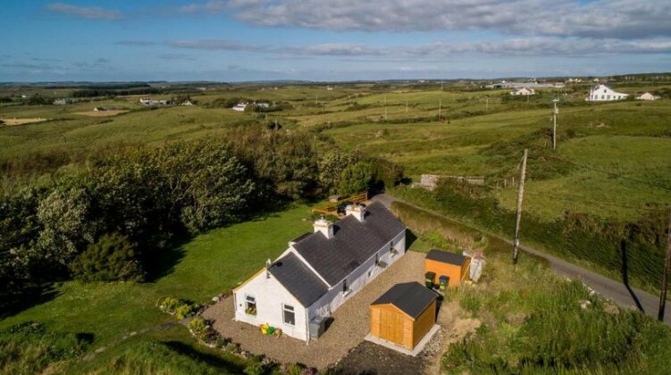 The Yellow Cottage Doolin - Photo3