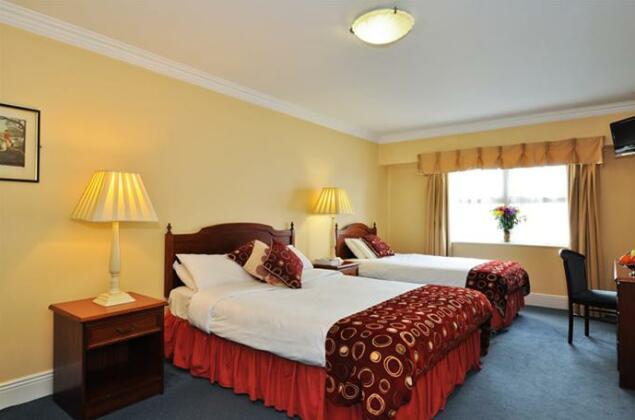 Longford Arms Hotel - Photo2