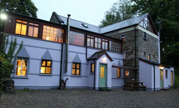 Moville Boutique Hostel & Apartments