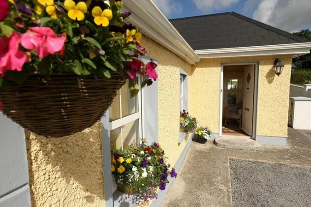 Beezies Self Catering Cottages - Photo2