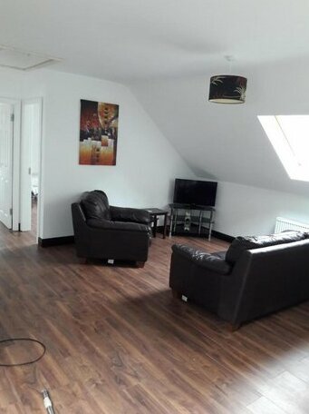 Modern 2 Bed Self Catering Apartment - Photo2