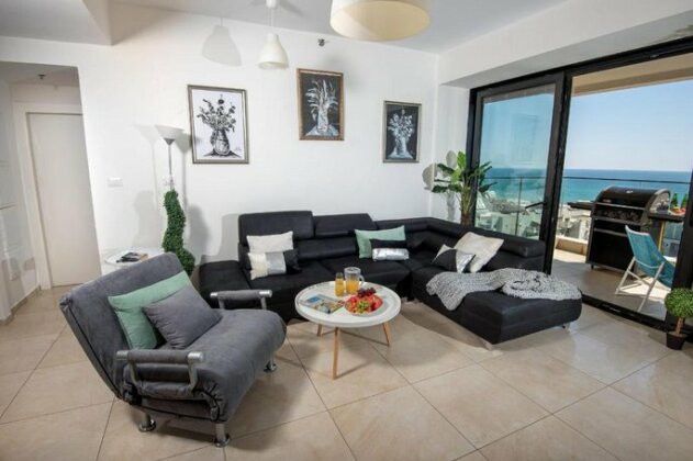 Bat Yam Luxery Sea View Suite - Photo4