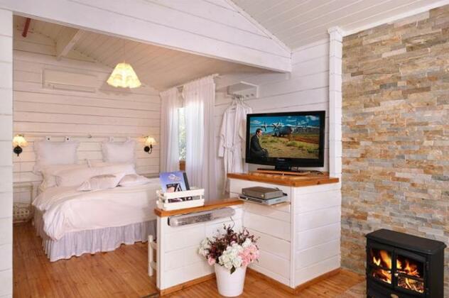 Ziv's White Cabin - Photo2