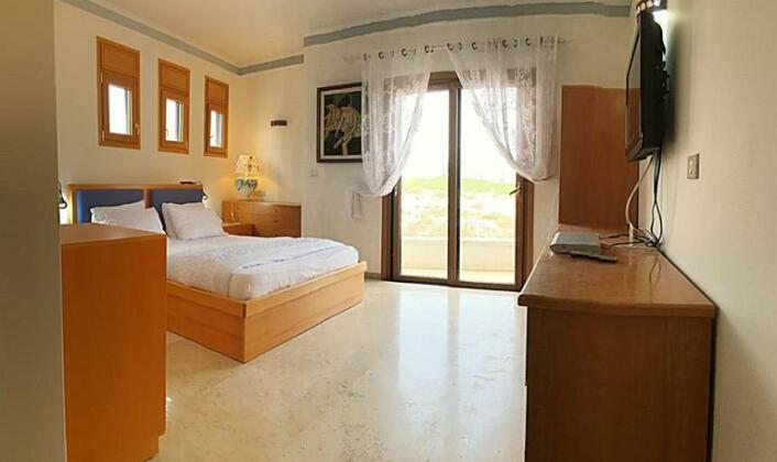 Ocean View With a Pool - 5 Bedroom House - Photo3