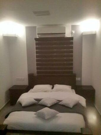 Camelot Suites Motel