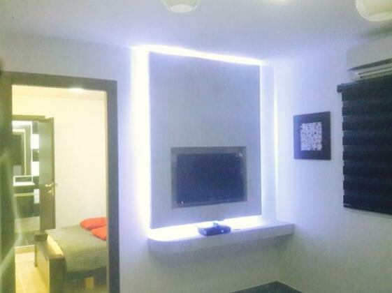 Camelot Suites Motel - Photo2