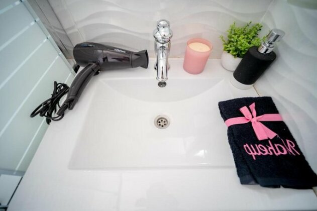 Designed Boutique Suite - Photo4