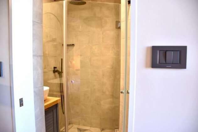 Designer One Bed Room- Sheshet Hayamim st - Photo3