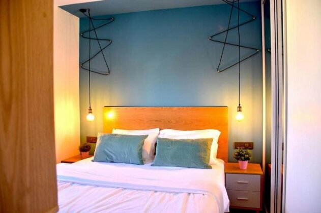 Designer studio Apartment- Sheshet Hayamim St