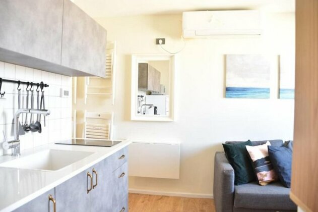 Designer studio Apartment- Sheshet Hayamim St - Photo2