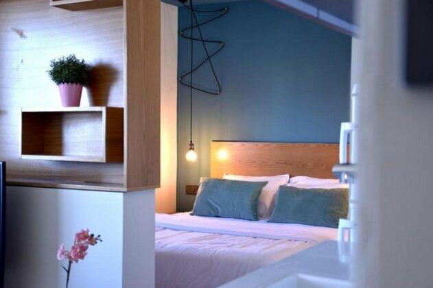Designer studio Apartment- Sheshet Hayamim St - Photo3
