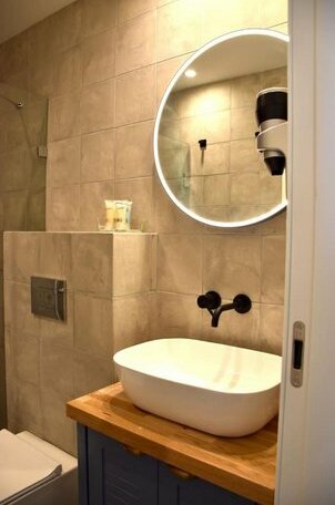 Designer studio Apartment- Sheshet Hayamim St - Photo4