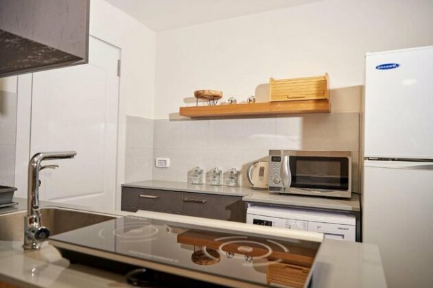 Ground floor apartment with yard - Photo3