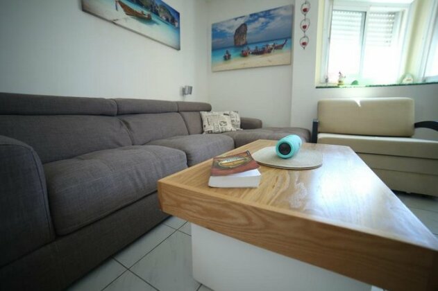 IsraeliScene Sunny Flat - Photo3