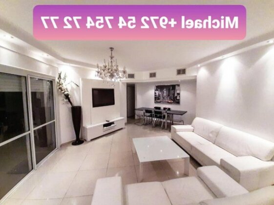 Luxury Garden apartment with private pool - Photo3