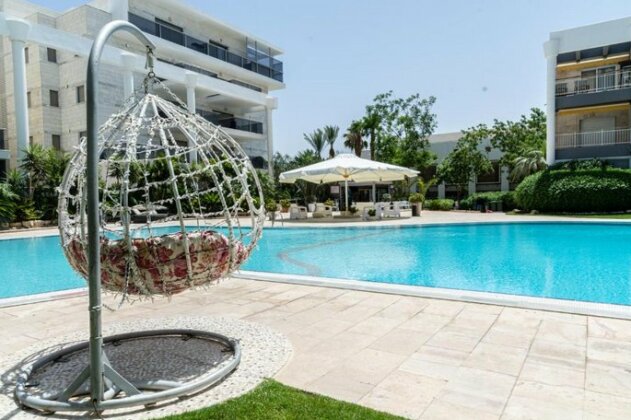 Pool Garden View - Photo2