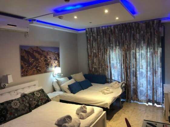Royal Park - Avi's Suites - Photo3