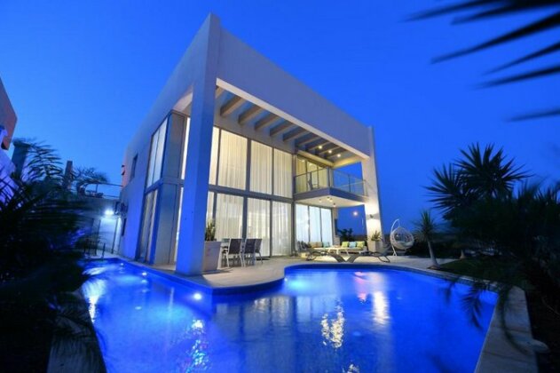 Turquoise Apartment with Pool - Photo2