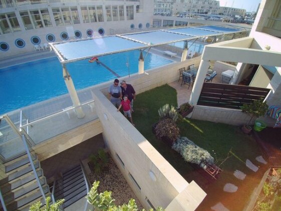 Israel Marina Village Garden Vacation Apartment - Photo5