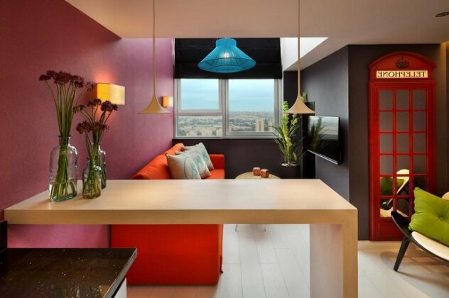 21st Floor Hotel - Photo2
