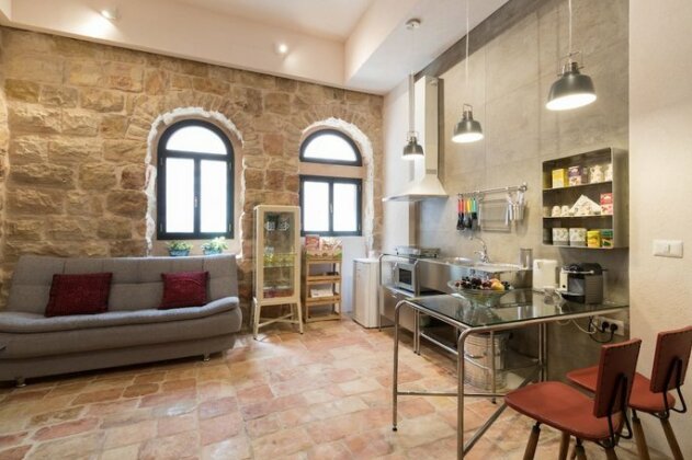 Best Location Authentic Jerusalem Stone Apartment - Photo2