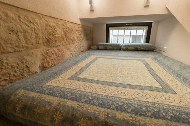 Best Location Authentic Jerusalem Stone Apartment - Photo3