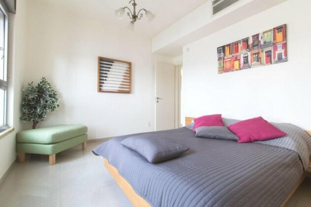 Charming Central Two Bedroom Apartment- Trumpeldor St - Photo4