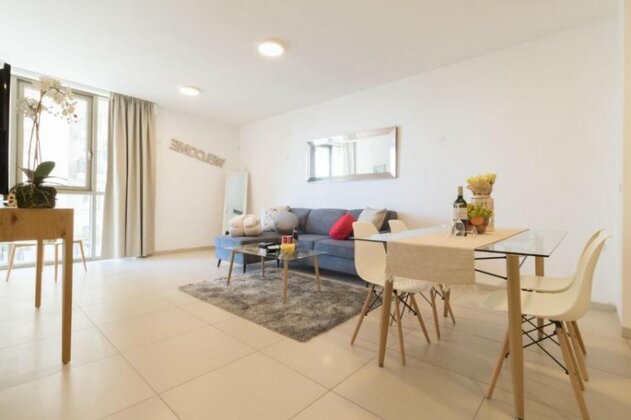 Luxury One-Bedroom Apartment/parking in city center - Photo2