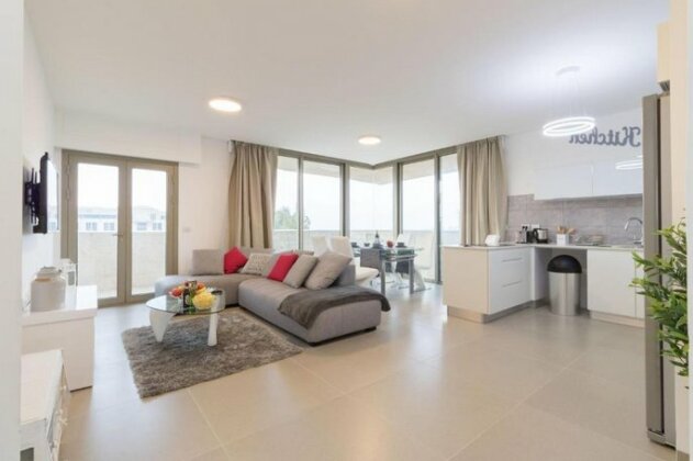 Luxury Two-Bedroom Apartment With Terrace Over Old City View - Photo2