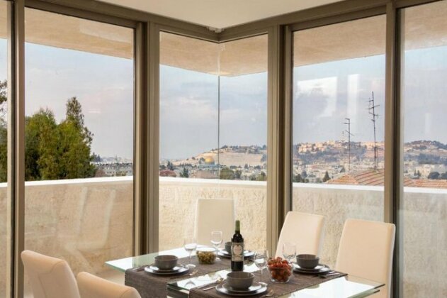 Luxury Two-Bedroom Apartment With Terrace Over Old City View - Photo4