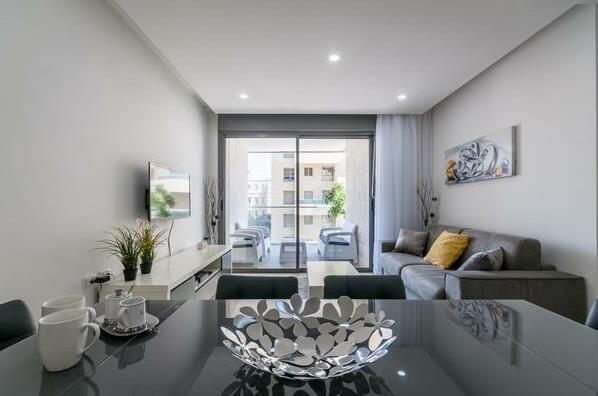 New 2 Bedroom with Terrace - Center of Jerusalem - Photo2