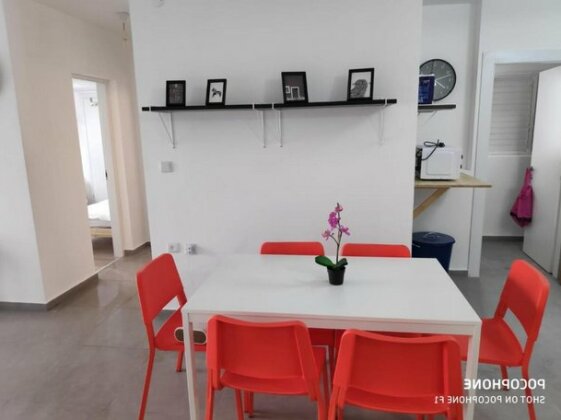 Lod Airport - newly renovated 3 rooms apartment - Photo3