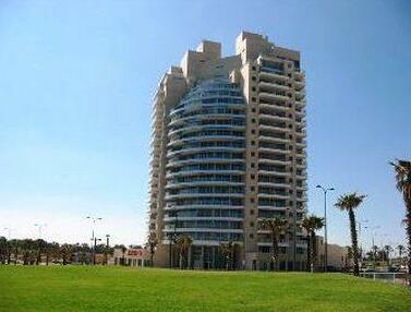 Ramada Hotel & Suites Netanya - Photo2