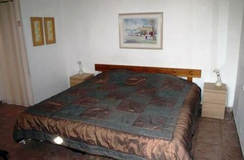 Gil's Guest Rooms - Photo4